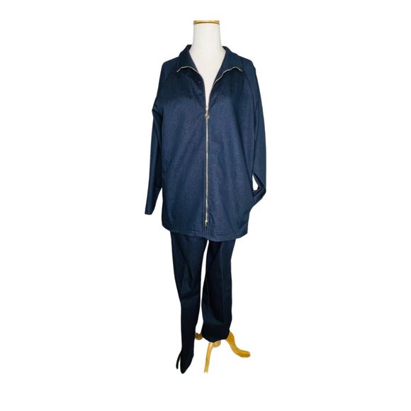 St John Vintage Denim 2 Piece Pant Suit With Crest on Jacket Sleeve - Picture 2 of 12